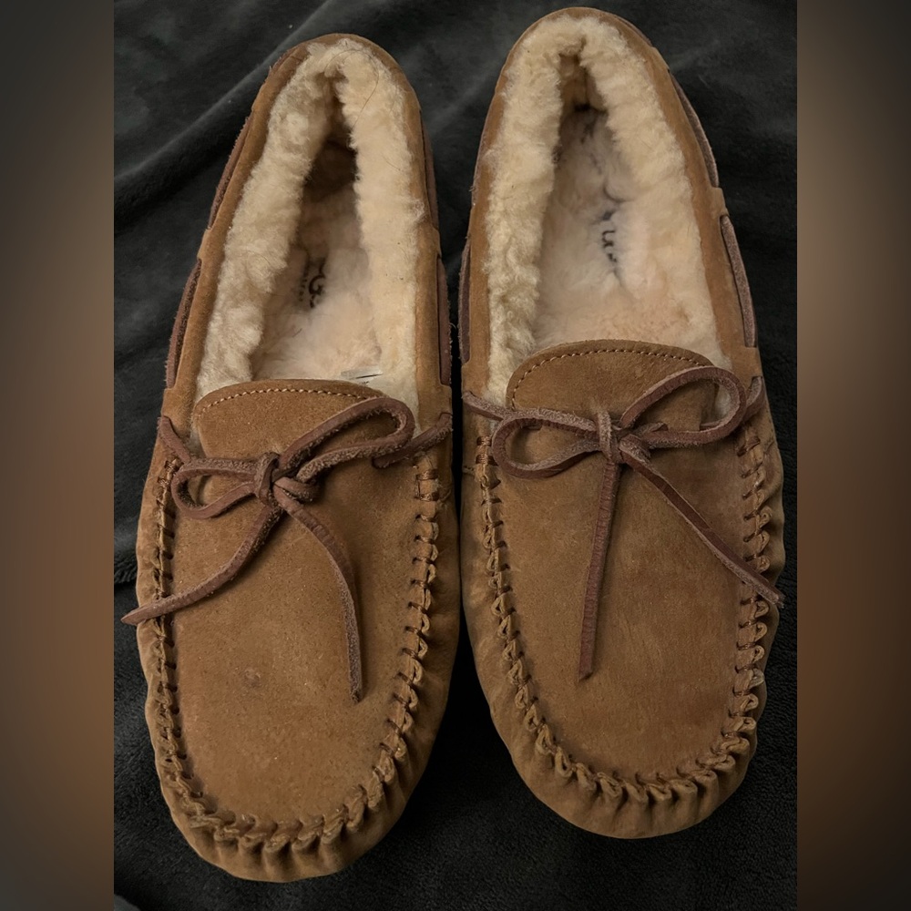 UGG Women's Dakota Chestnut Suede Slippers Moccasins size 8